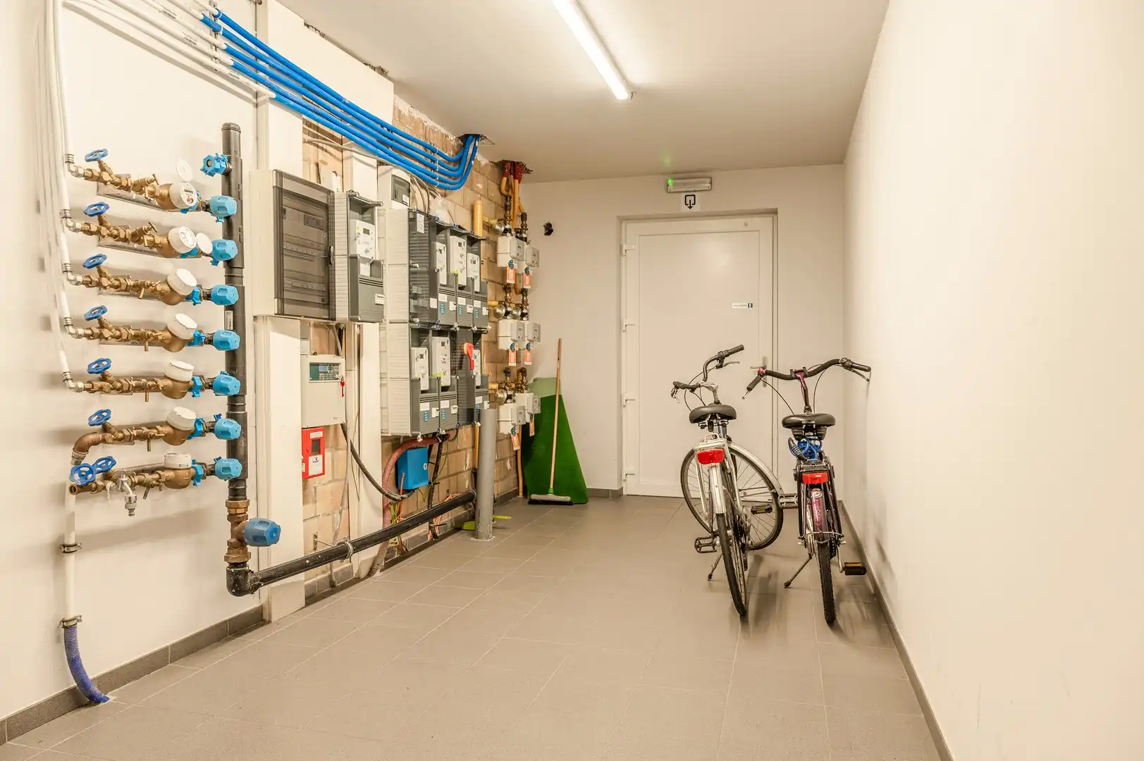 Modern 2 slaapkamer appartement met overdekte autostaanplaats foto 13