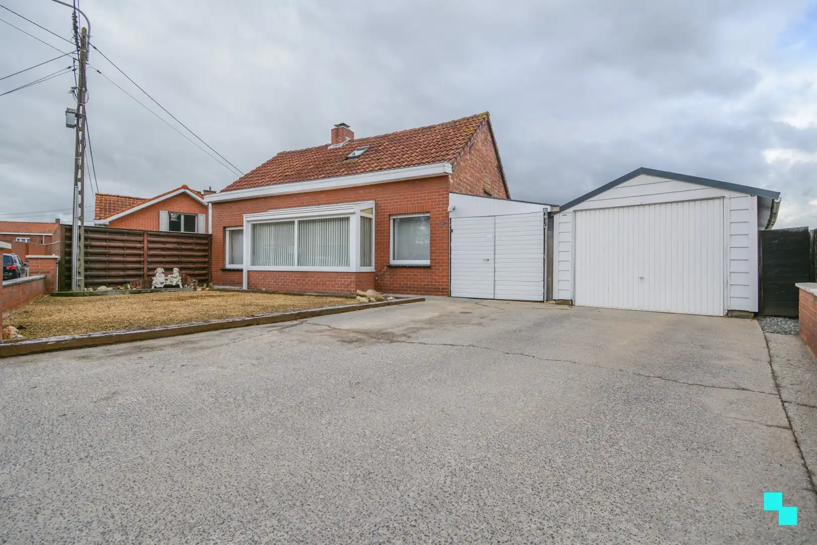 Hoofdfoto van de publicatie: Goed onderhouden, te renoveren woning te Houthulst