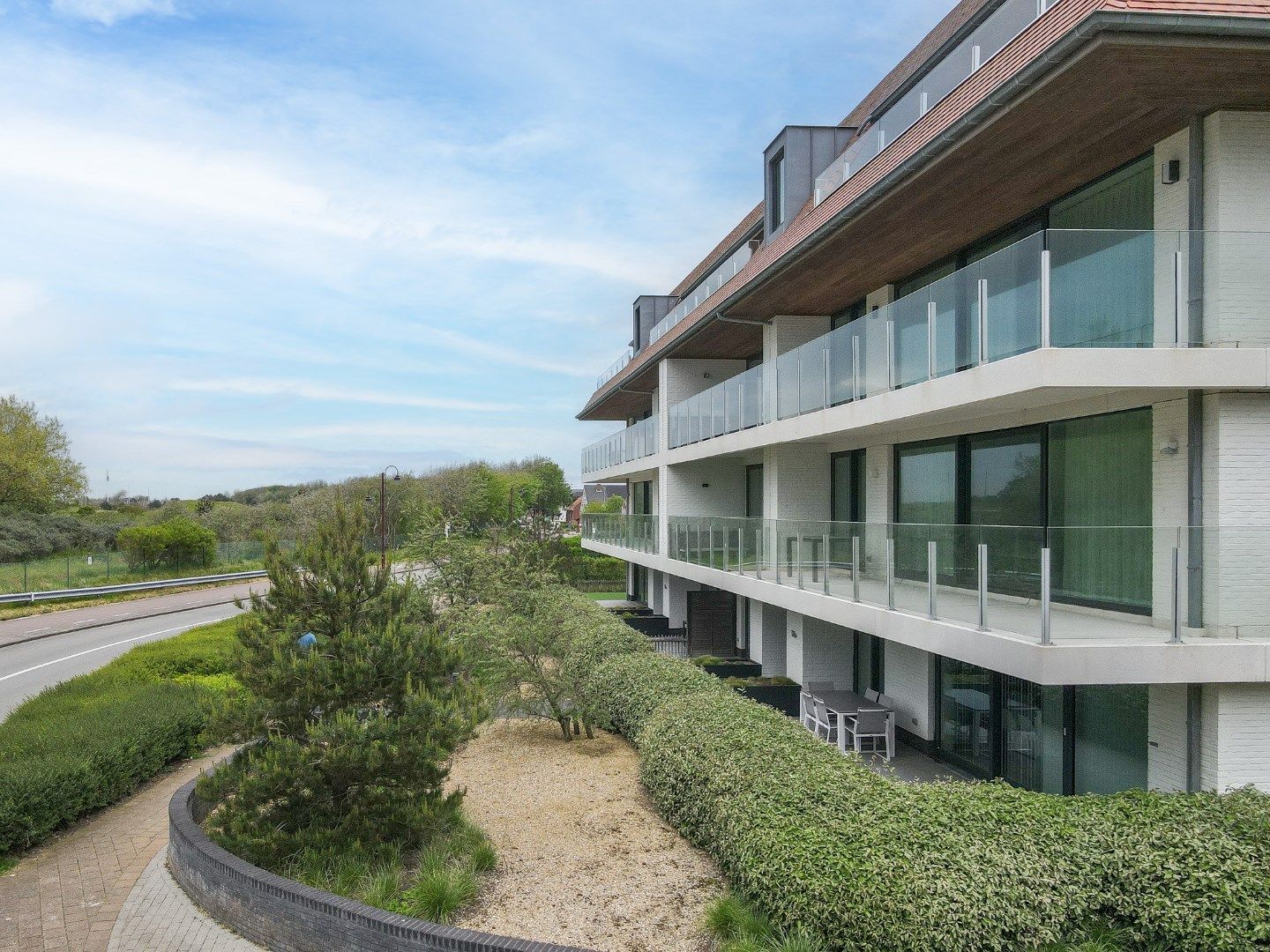 Gelijkvloers 2-slaapkamerappartement in recente residentie 'Royal Golf Garden' te De Haan - Vosseslag foto 2