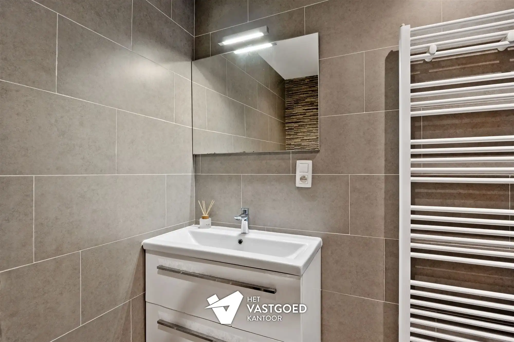 PERFECT ONDERHOUDEN GELIJKVLOERS APPARTEMENT (146M²) MET 3 SLAAPKAMERS EN TERRAS TE HASSELT foto 14