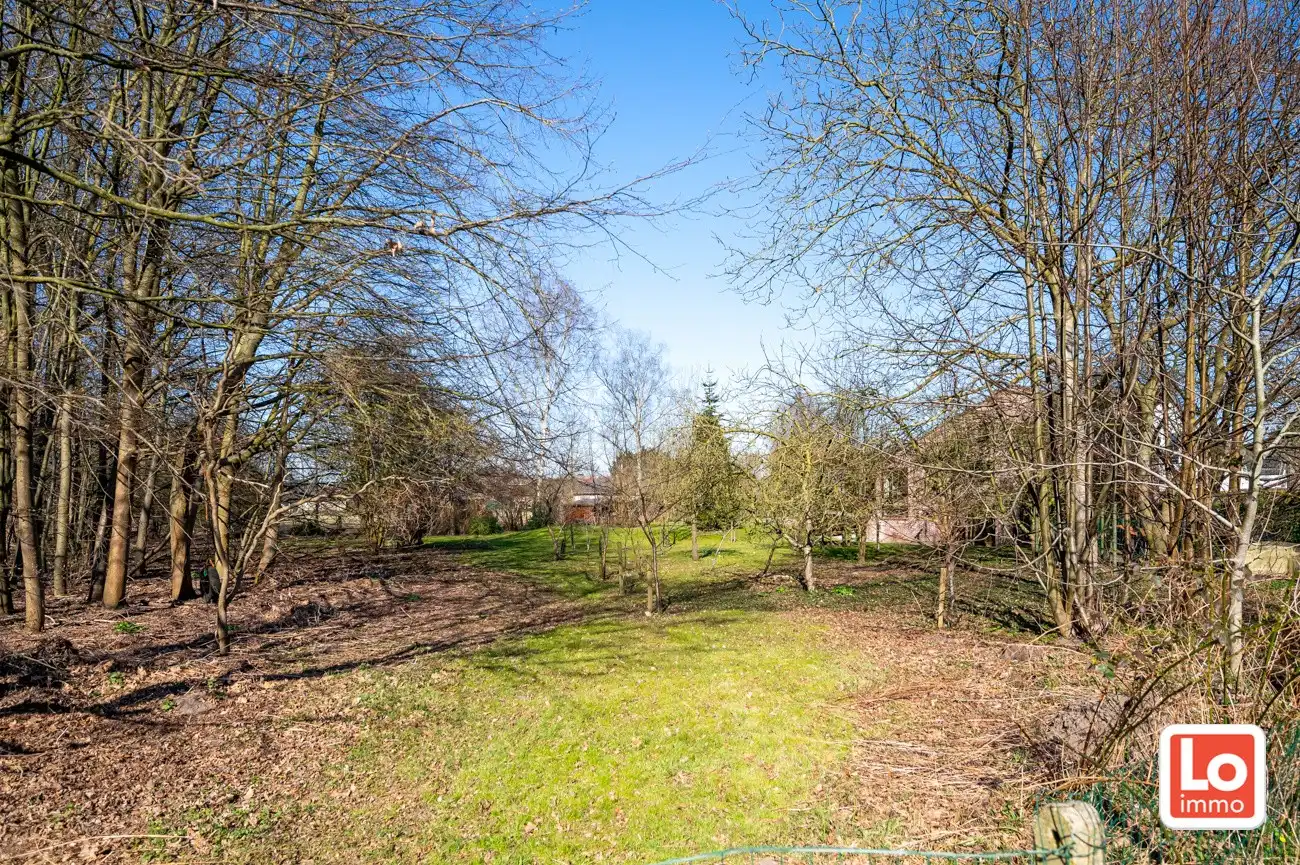 VERKOCHT! Charmante alleenstaande woning met inpandige dubbele garage en grote tuin met aanpalend bos (1ha) op een rustige locatie nabij het centrum van Wachtebeke! foto 2