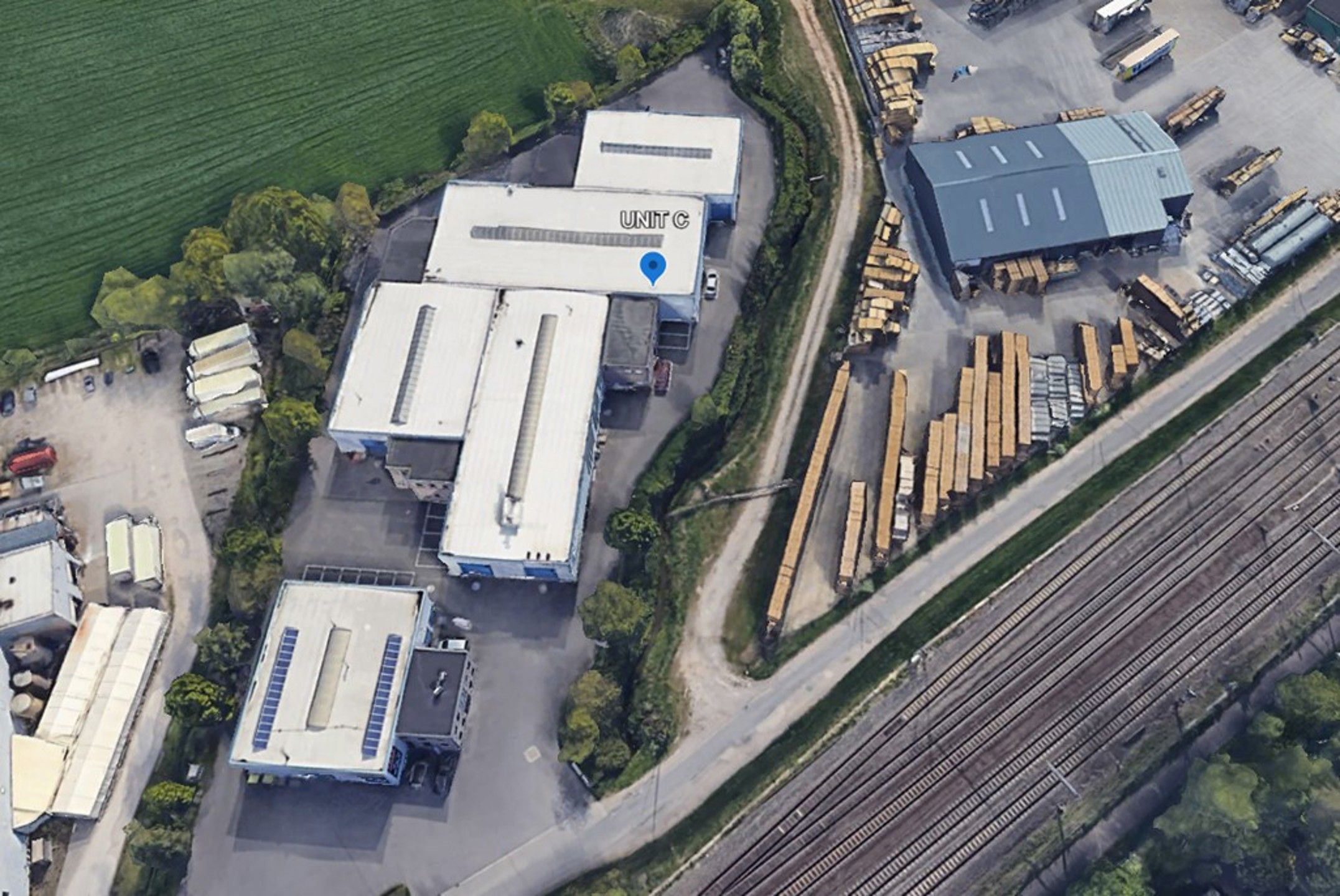 Magazijn Unit C - 880m² met kantoren te huur foto 7