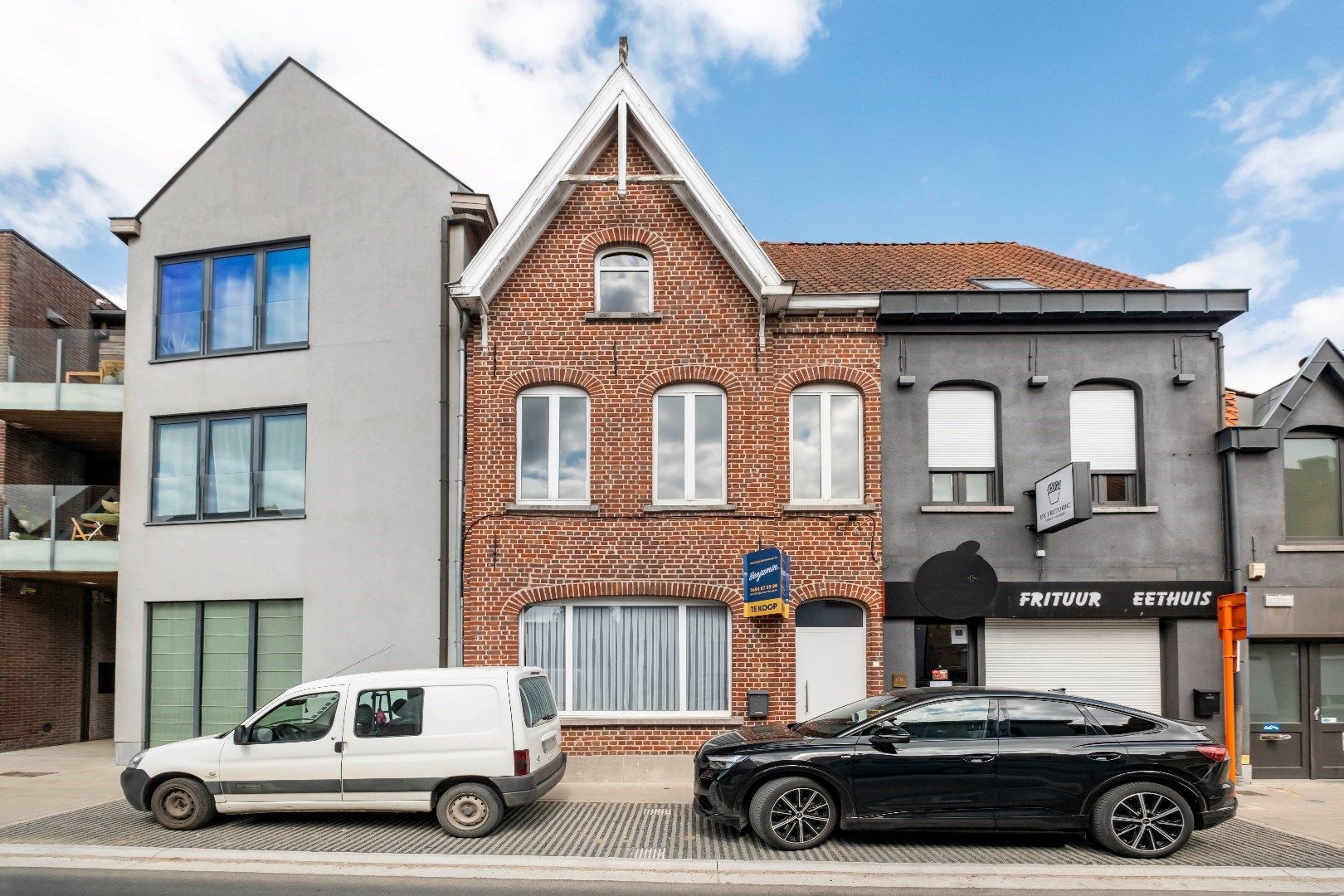 Woning met 4 slaapkamers, tuin en garage in Dadizele-centrum foto {{pictureIndex}}