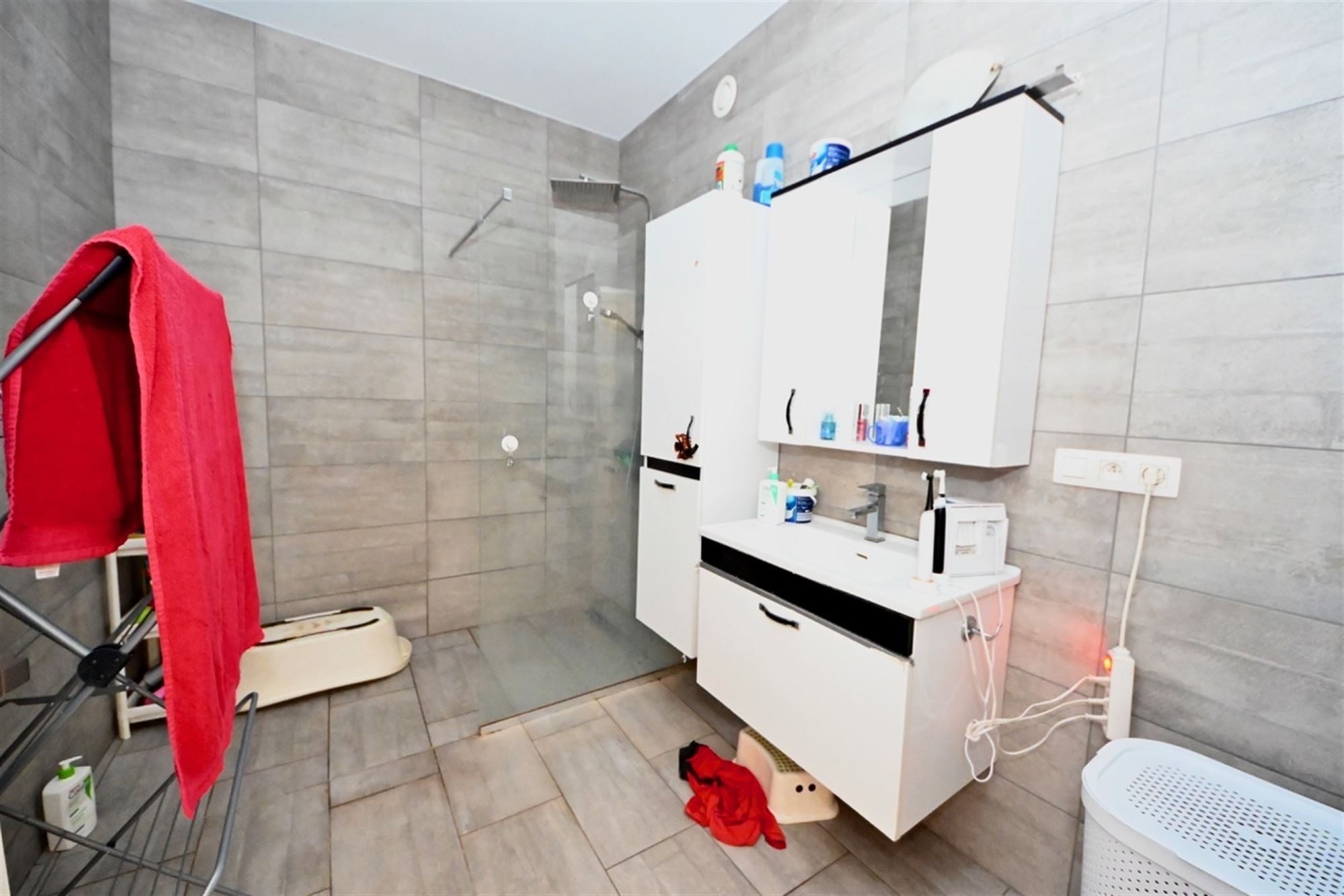 Gelijkvloers appartement met 2 slaapkamers en terras.  foto 6