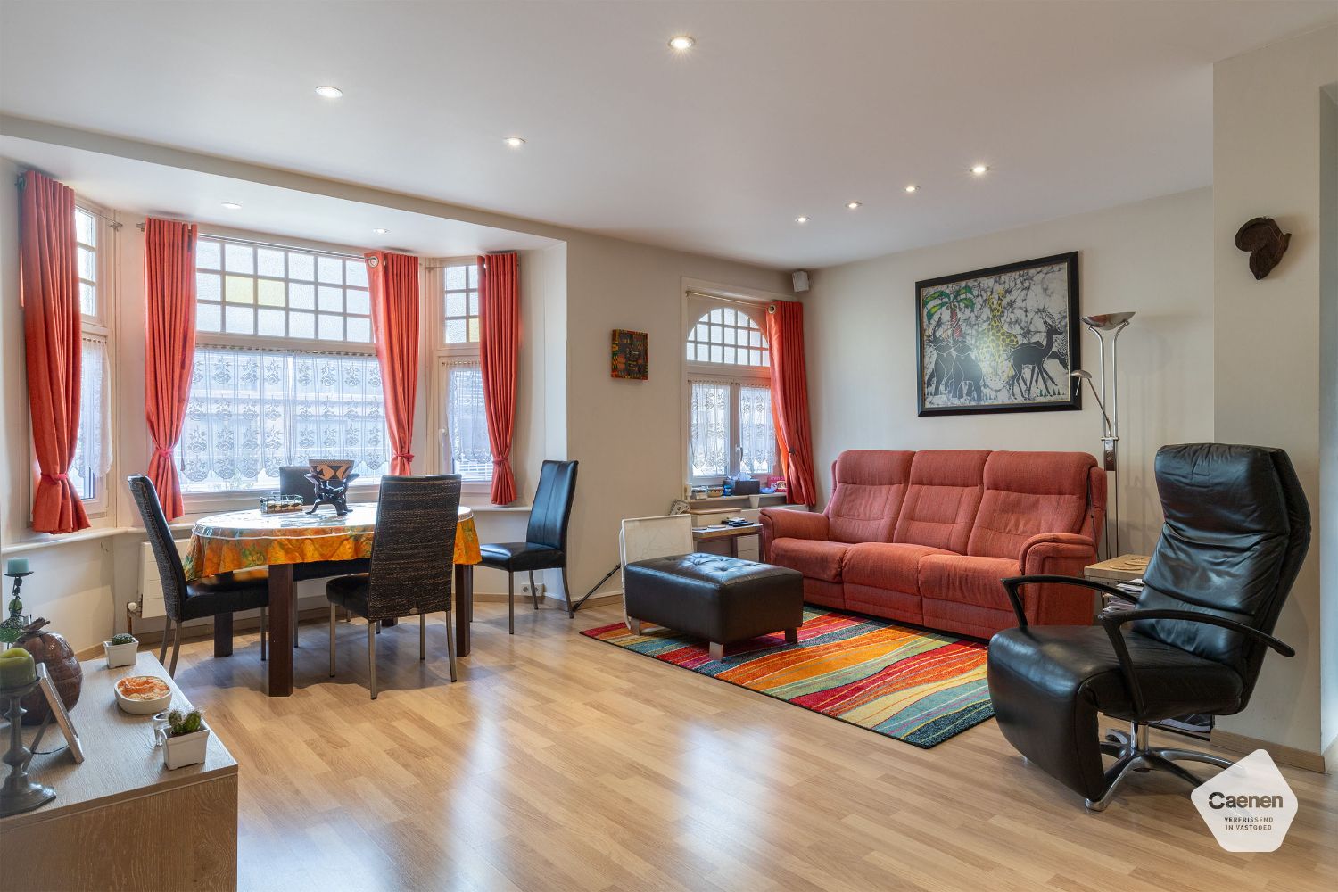 Ruim karakterappartement met 4 slaapkamers, gelegen in historisch pand foto 2