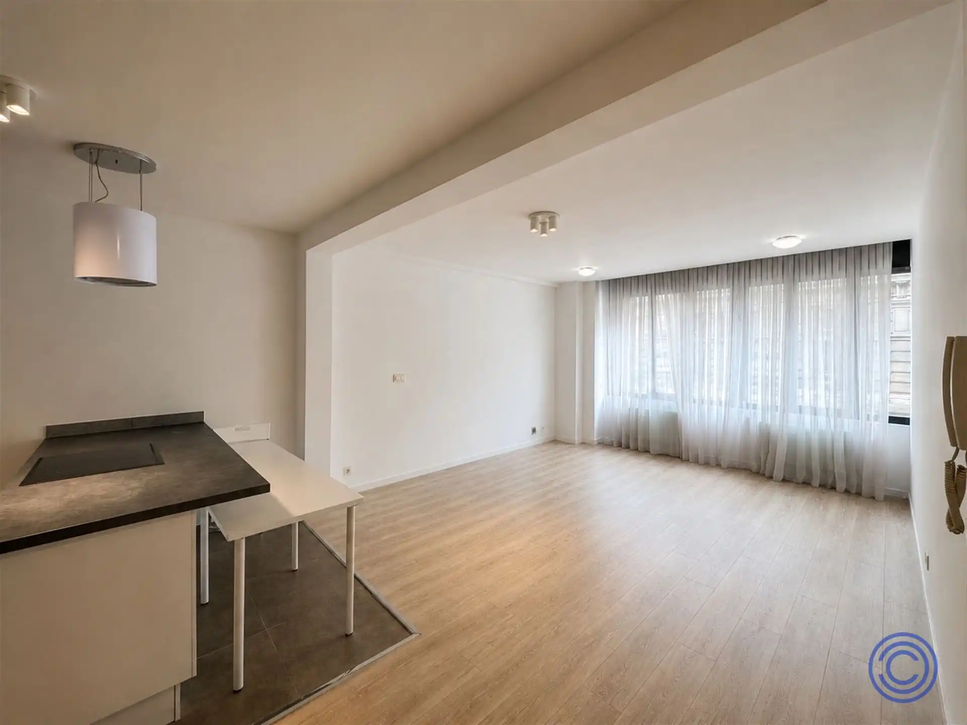 Ruime duplex met 2 slaapkamers in centrum Antwerpen! foto 2