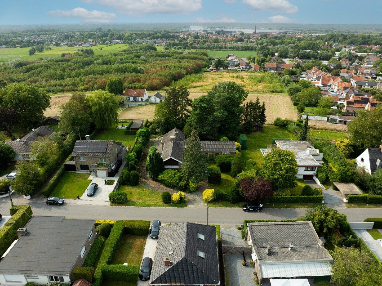 Hoofdfoto van de publicatie: AF TE BREKEN VILLA OP TOPLOCATIE 