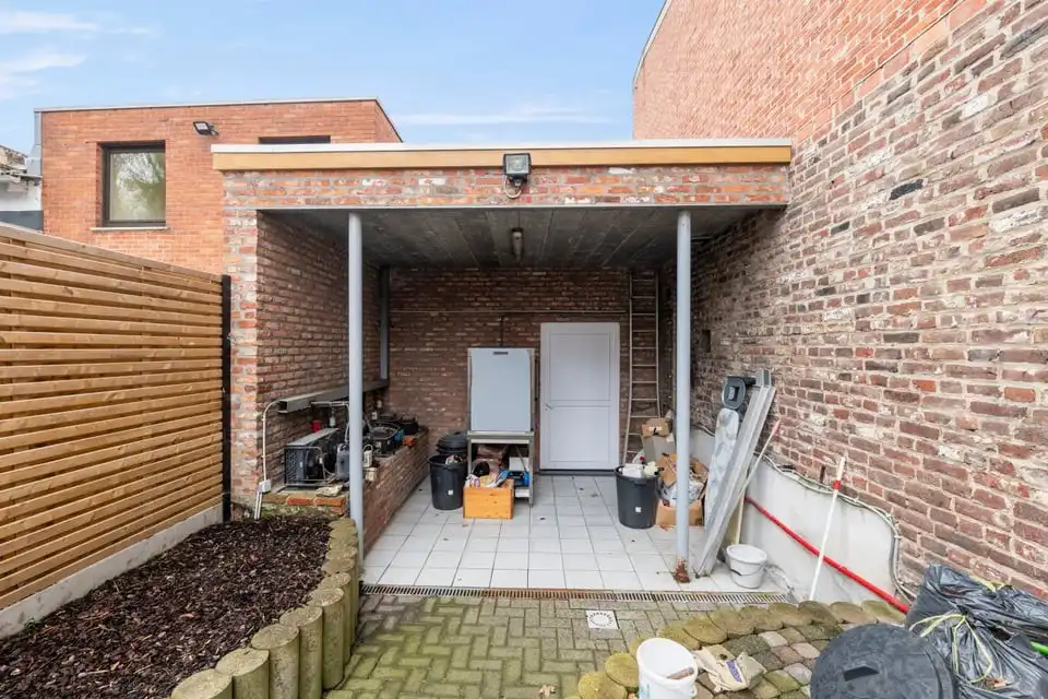 Charmant handelshuis op toplocatie in het hart van de Tongerse winkelstraat foto 28