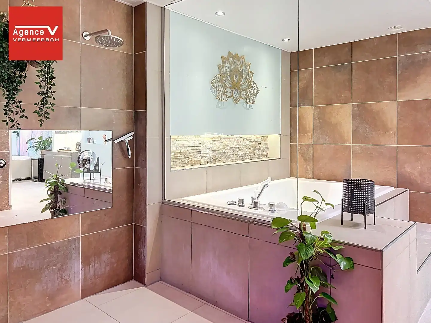 Uitstekend gelegen handelspand met authentieke gevel gelegen aan de florerende Groentemarkt.  foto 13