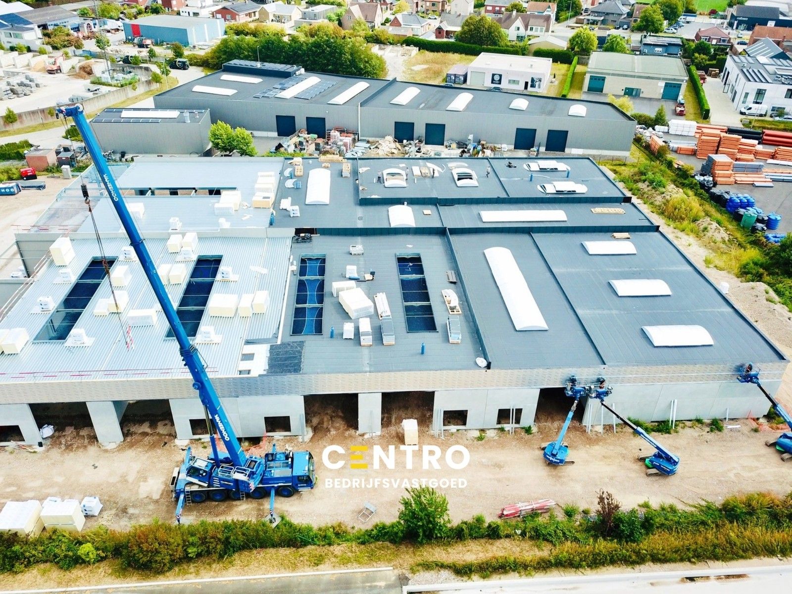 Laatste KMO-units te koop: "NB MAGAZIJN (335 m²)" inclusief 2 private PARKEERPLAATSEN op industriezone "De Schatting" te Zedelgem foto {{pictureIndex}}