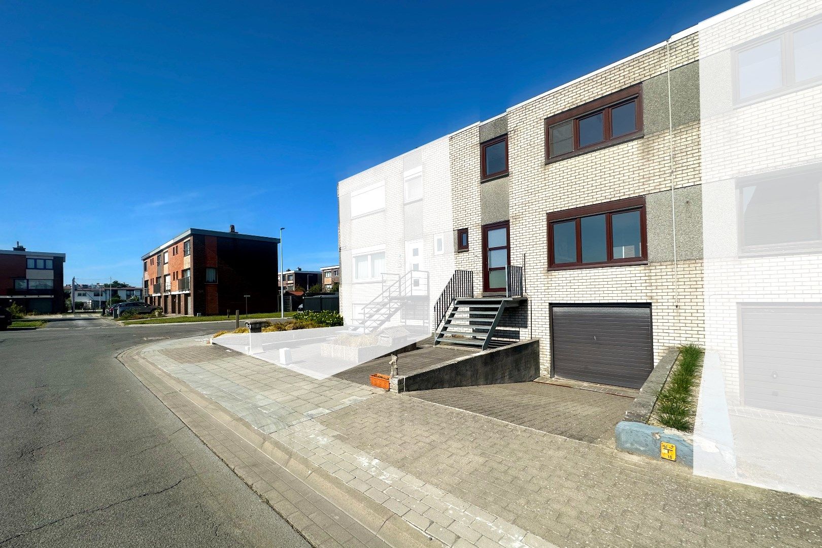 Ruime en energiezuinige gezinswoning met terras, garage en zonnepanelen foto {{pictureIndex}}