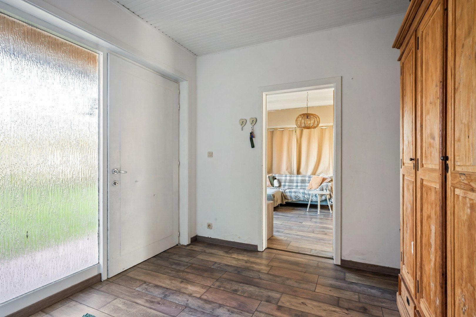 Op te frissen woning met 3 slaapkamers, opslagruimte en tuin op 864m² foto 2