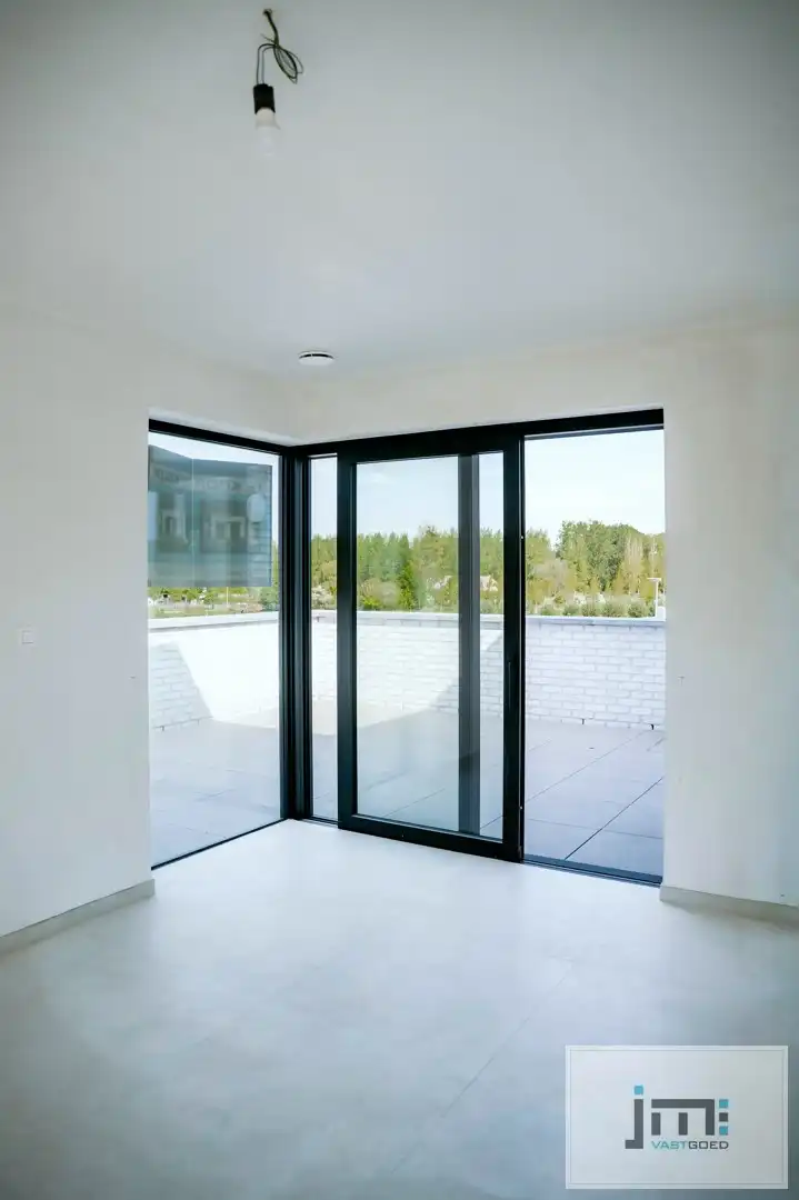 Penthouse met carport en buitenberging foto 5