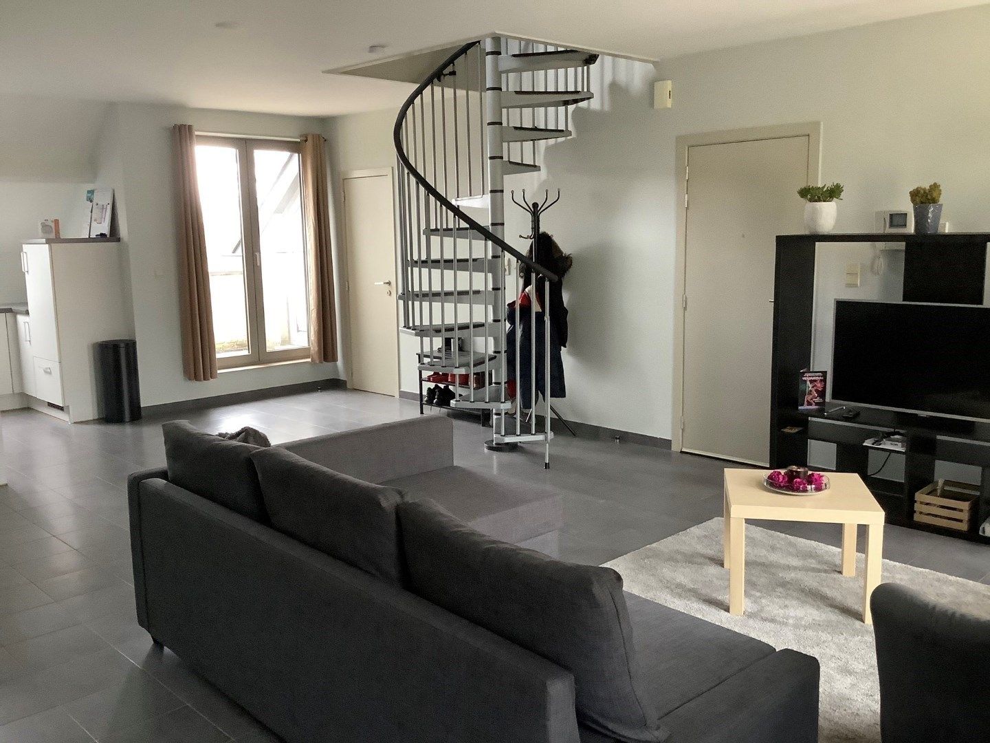 Duplex-appartement met 1 slaapkamer, terras aan voor-en achterkant apt.+ zeer mooi uitzicht foto 7