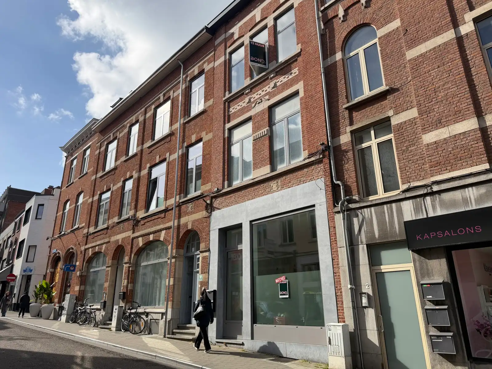 Gemeubeld appartement met terras en 1 slaapkamer te Leuven foto {{pictureIndex}}