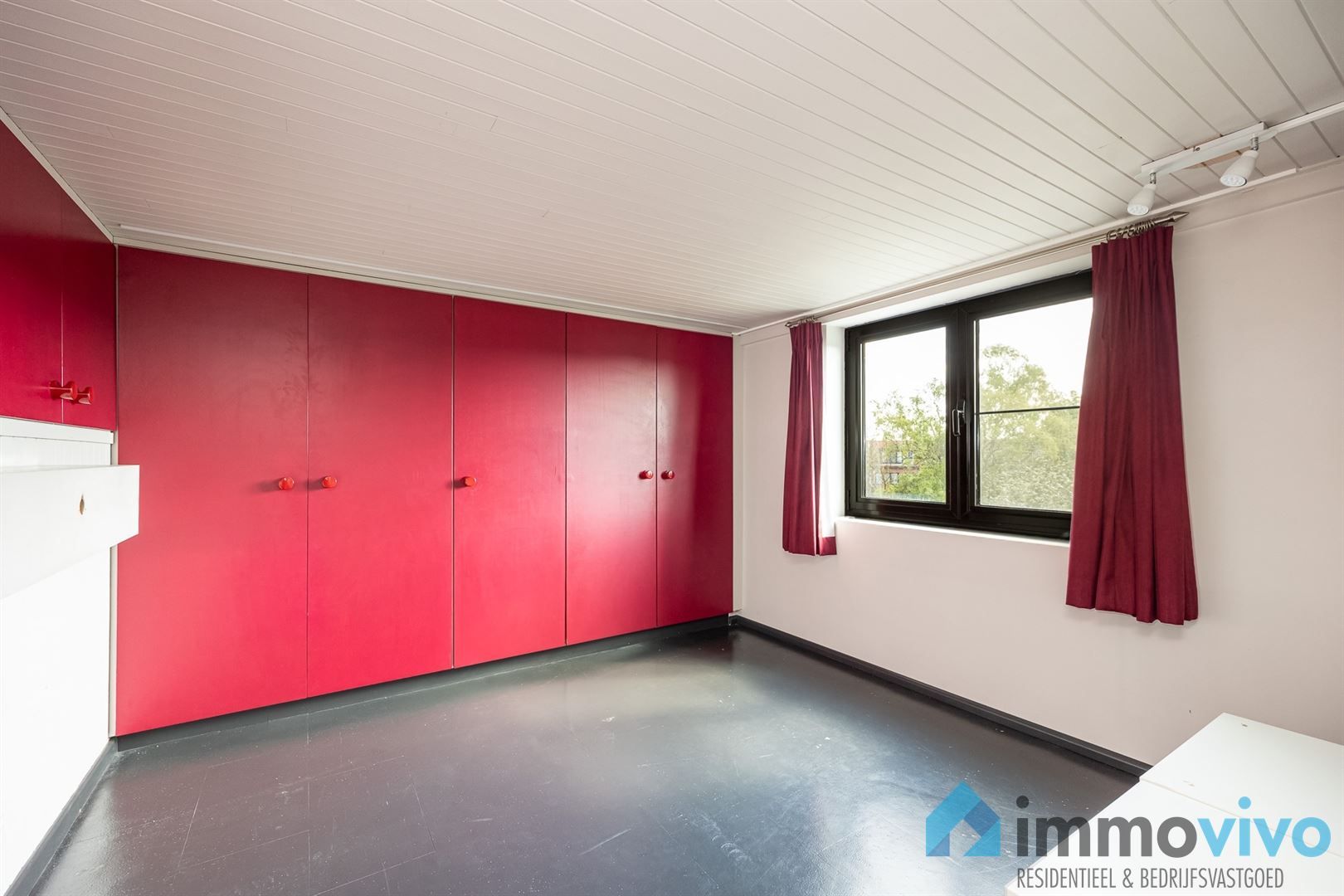 Instapklare gezinswoning met 4 slaapkamers, 2 badkamers, garage en zuidgerichte tuin op een toplocatie foto 17