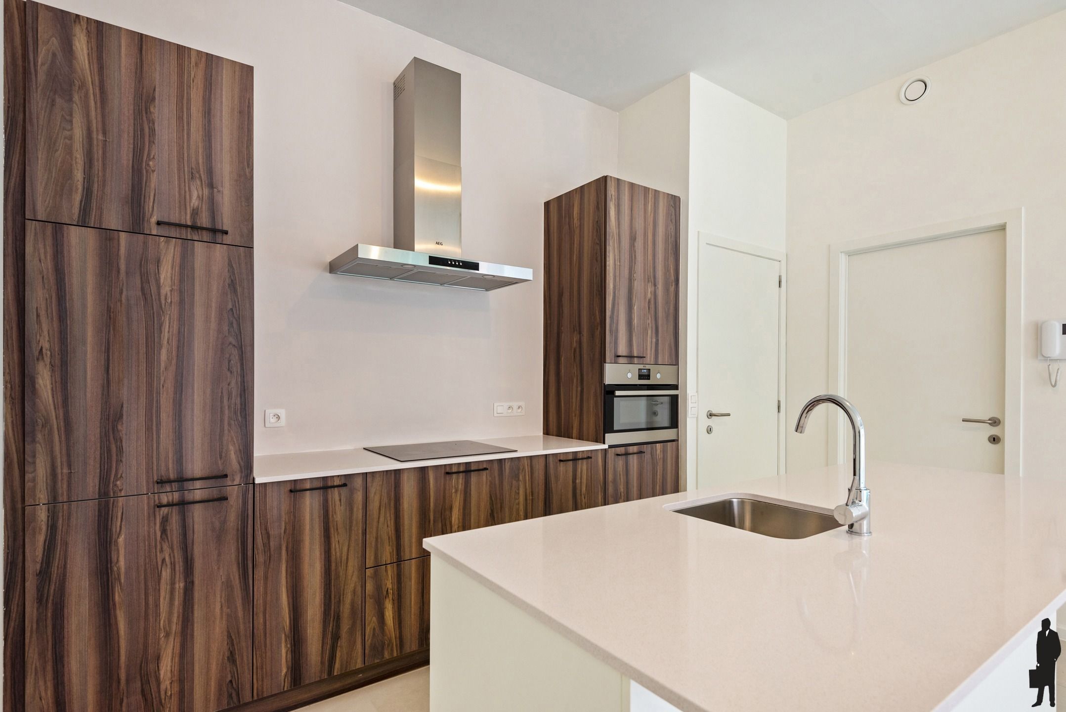 GLVL appartement met 2 slpks, ruim terras en autostaanplaats foto 8