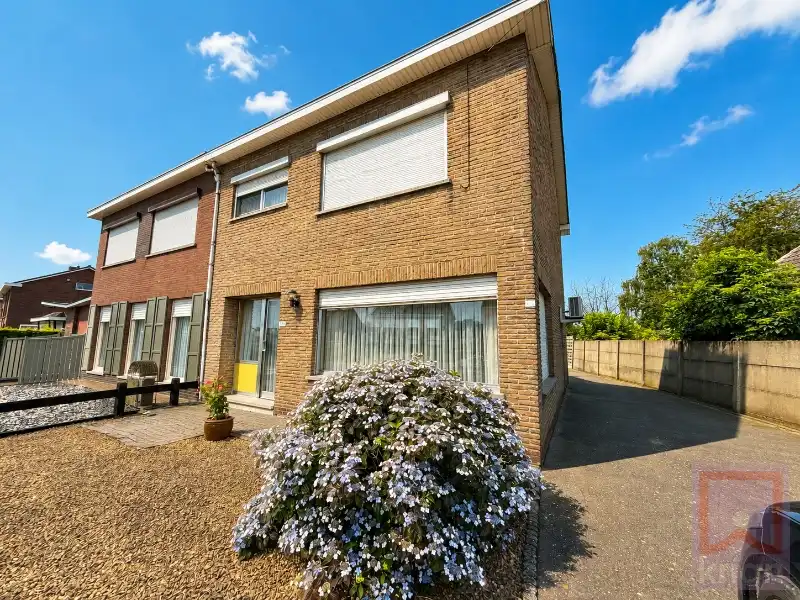 Ruime gezinswoning met 3 slaapkamers en zuidgerichte tuin op 722 m²! foto 2