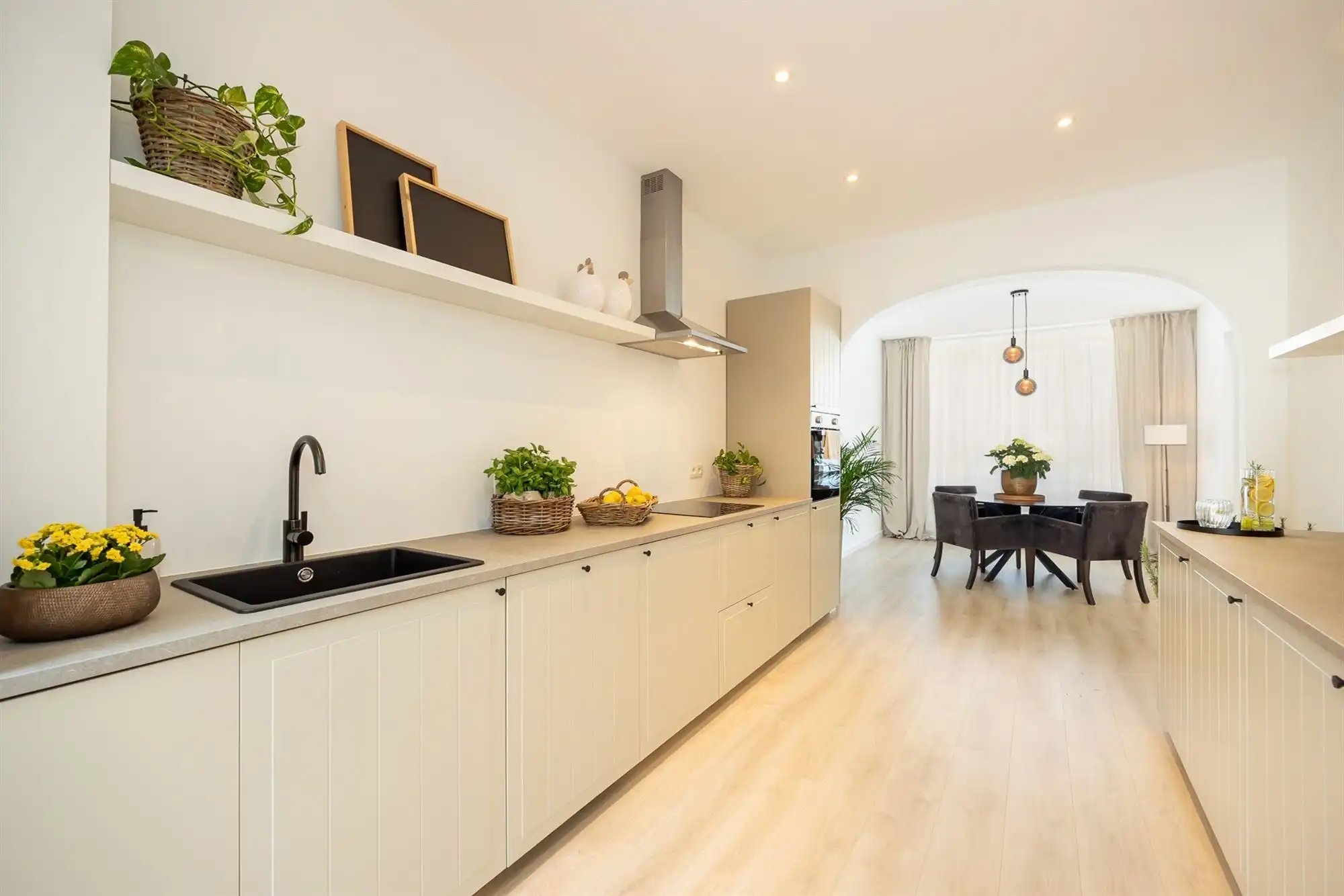 Volledig gerenoveerde woning met 3 slpkmrs en stadskoer foto 2