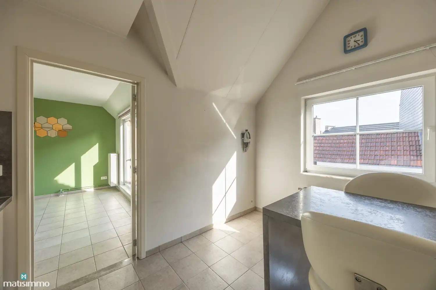 INSTAPKLAAR APPARTEMENT MET 2 SLAAPKAMERS, 3 BALKONS, ZOLDERBERGING (+ OPTIONEEL:  CREËREN VAN AUTOSTAANPLAATS) foto 10