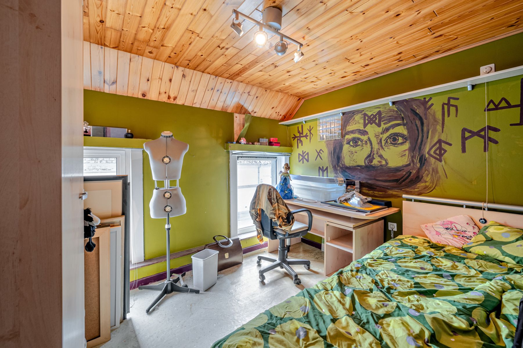 Ruime woning met atelier en garage op perceel van 32 are  foto 26