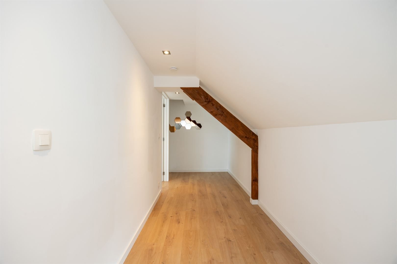 Fijn , recente  gerenoveerde starterswoning met  2 slaapkamers in doodlopend straatje. foto 11