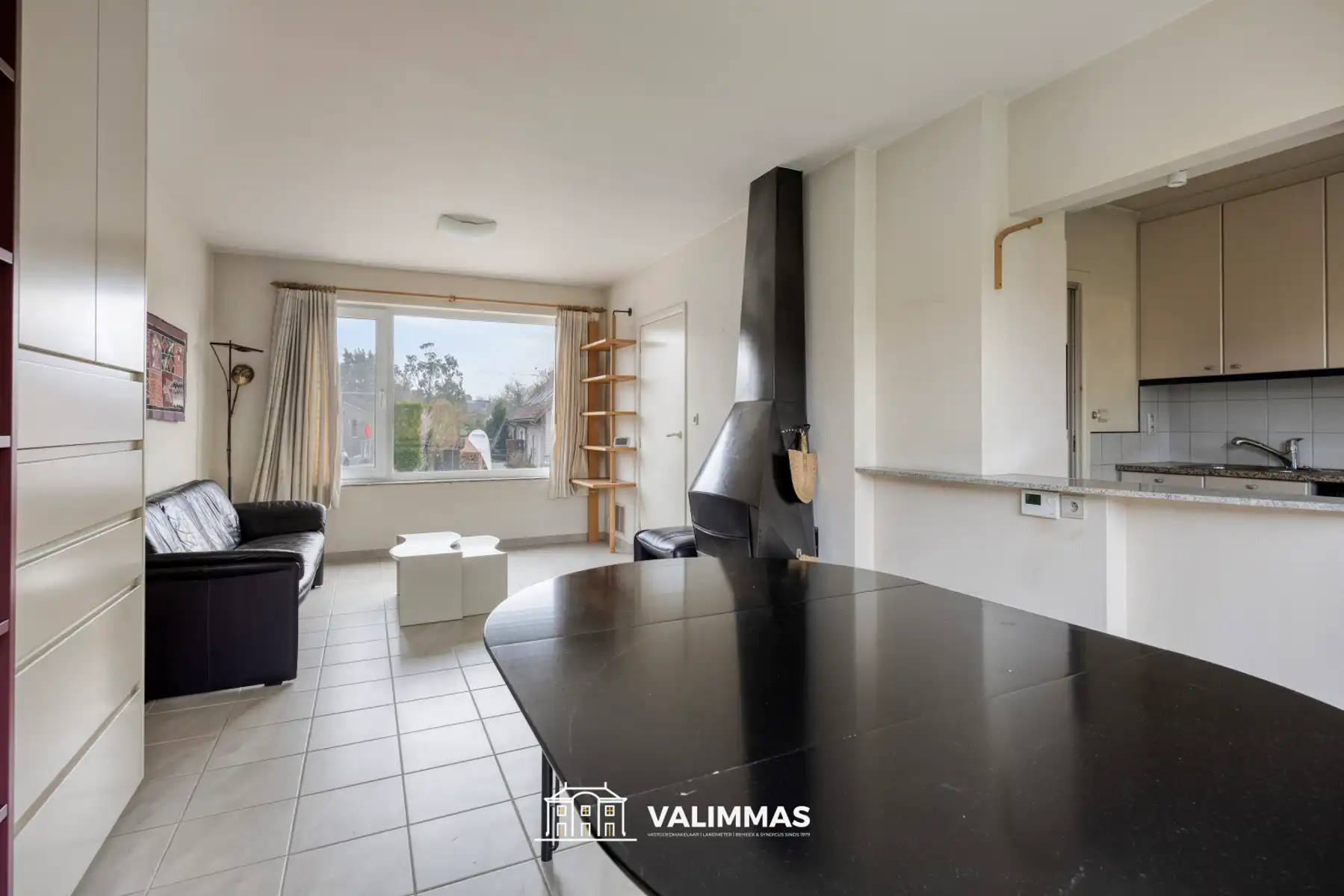 Welgelegen en verzorgde driegevelwoning met garage en tuin foto 6