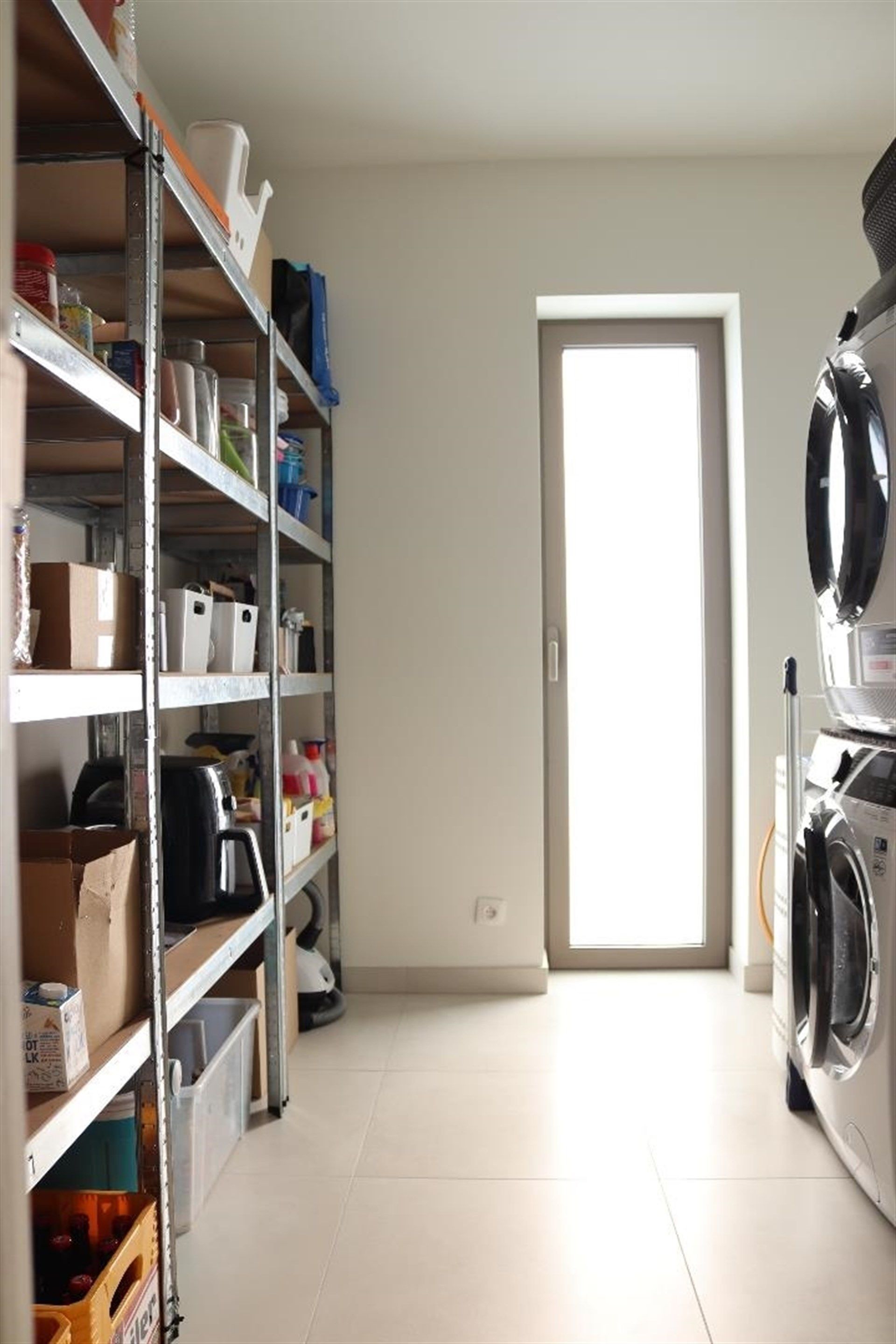 Ruim instapklaar gelijkvloers appartement met terras en caport. foto 9
