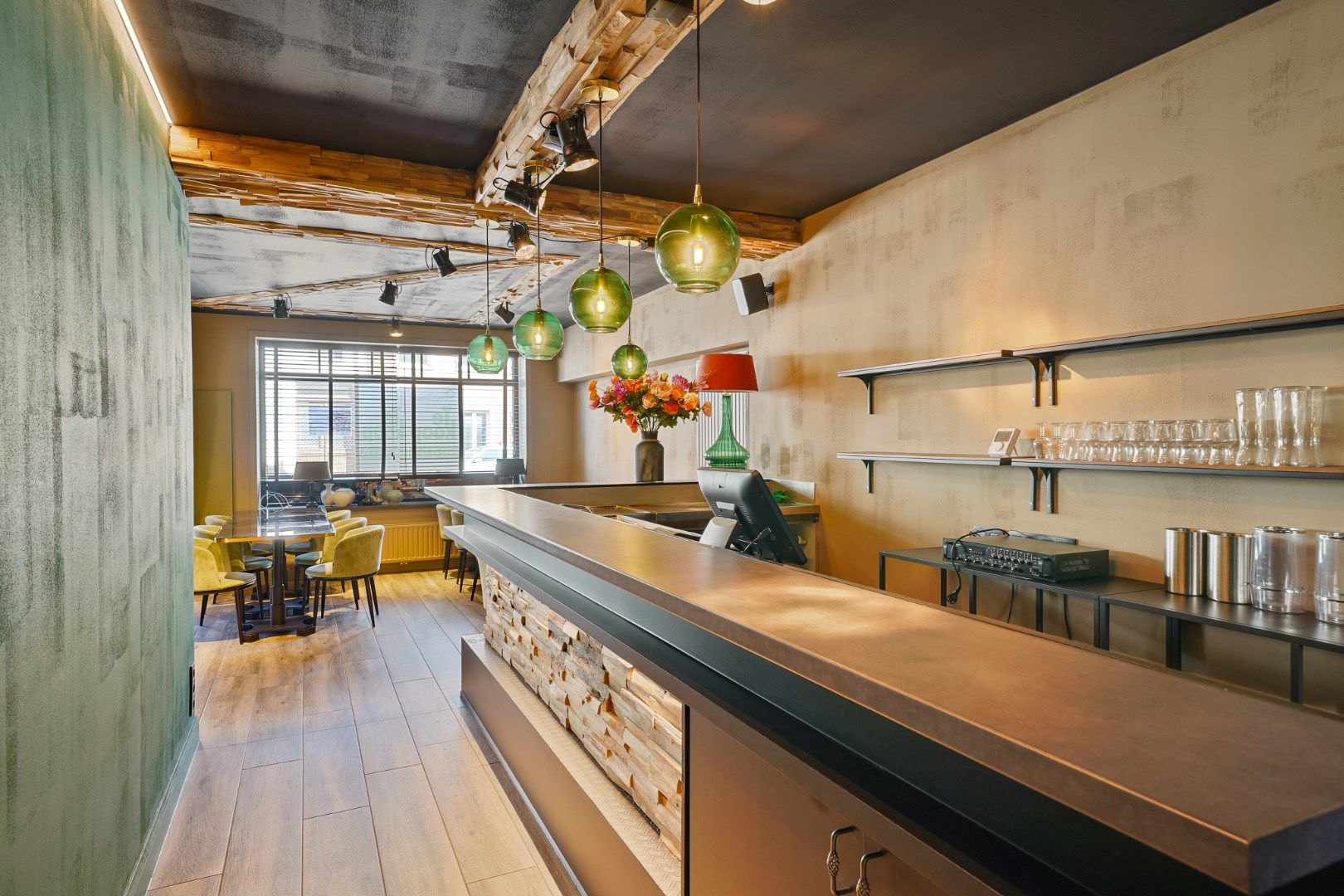 Handelszaak met woning in centrum van Kortemark foto 4