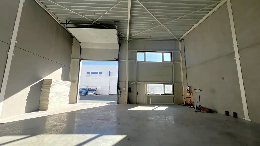 Nieuwbouw magazijn te koop vlakbij R4 in Evergem foto 3