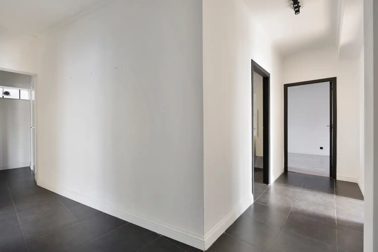 RUIM EN VOLLEDIG GERENOVEERD APPARTEMENT IN HET CENTRUM VAN DIEST! foto 3