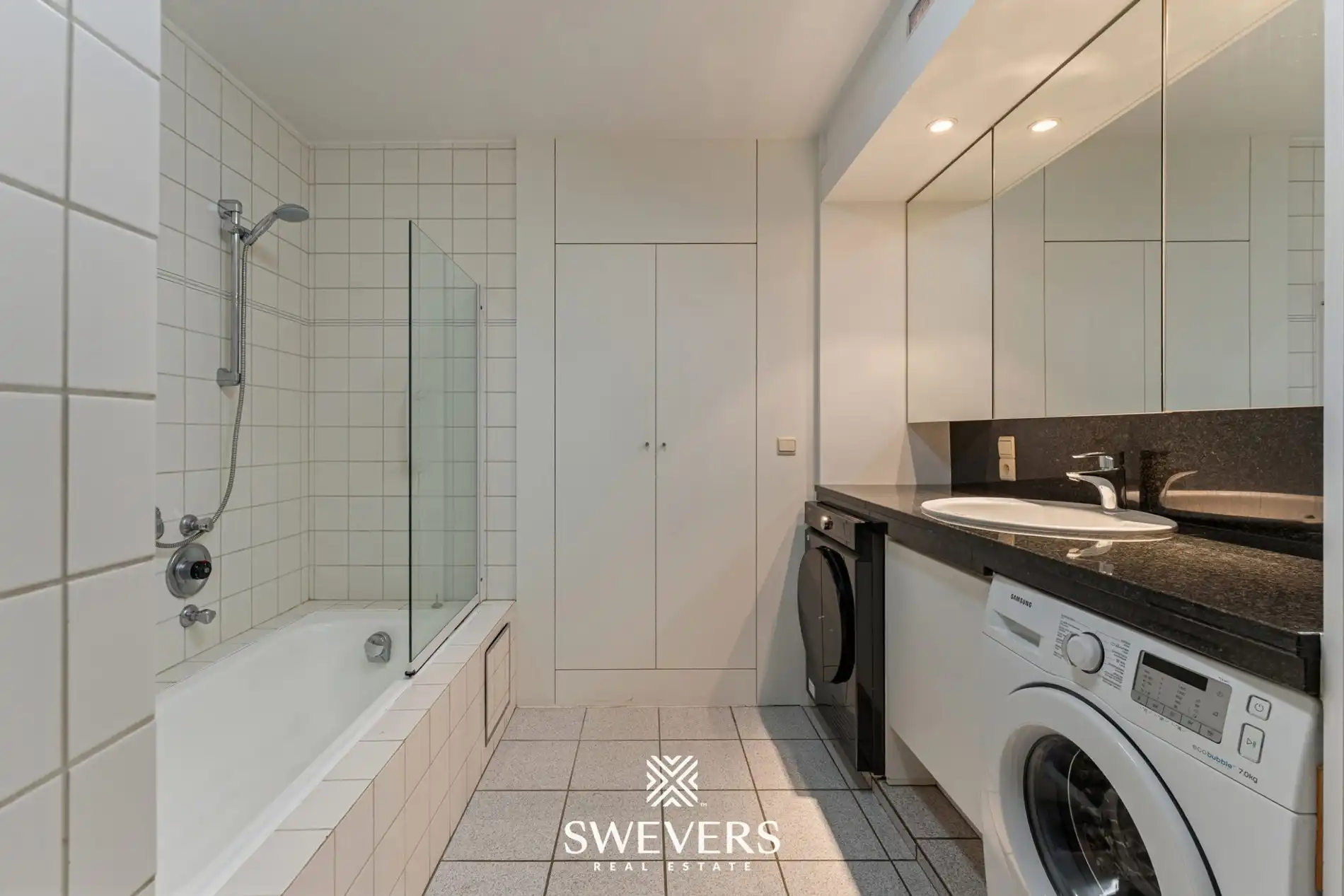 Appartement met 2 slaapkamers en terras op toplocatie aan het Leopoldplein in Hasselt – optionele staanplaatsen beschikbaar foto 8