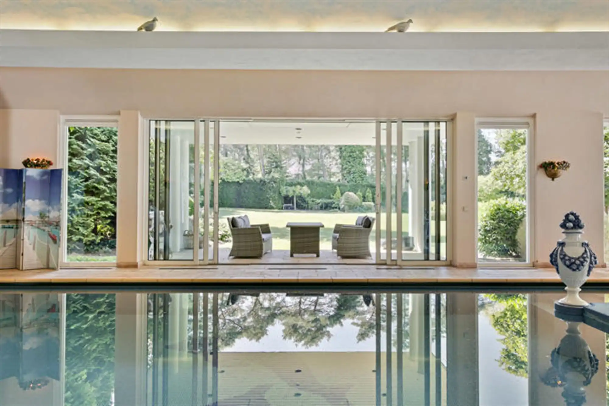 Statig landgoed met binnenzwembad op toplocatie foto 47