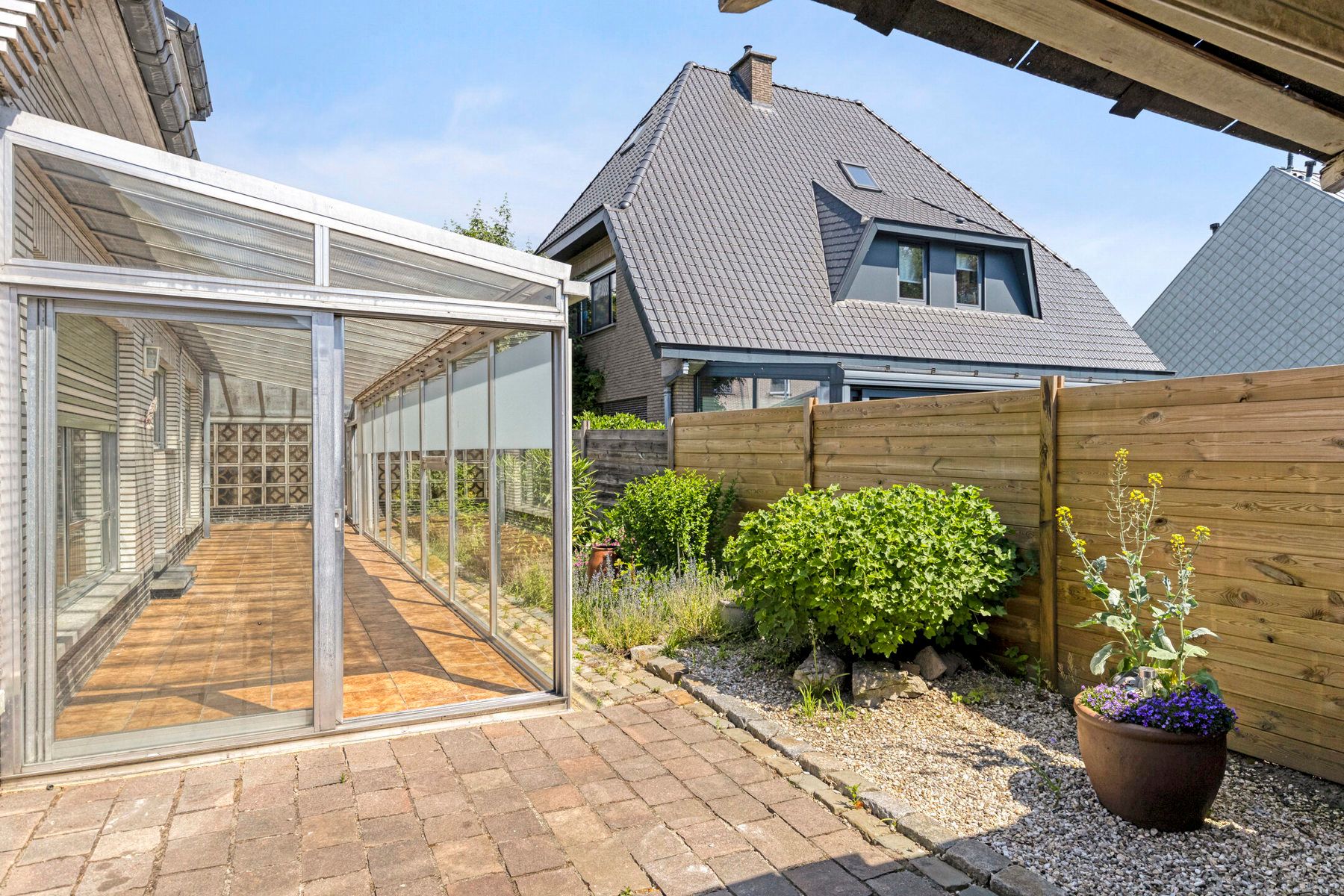 Te renoveren villa met 4 slpk, garage + carport en tuin! foto 23