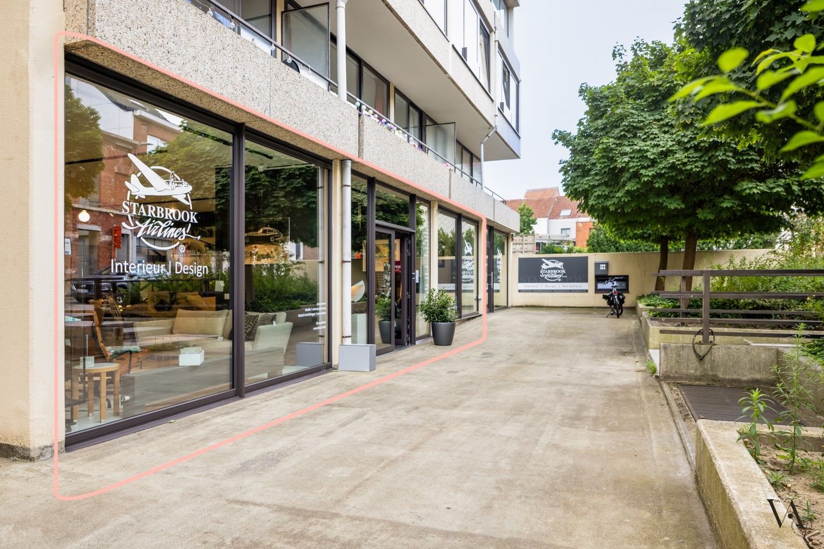 High-end kantoor- en winkelruimtes in het hart van de stad foto {{pictureIndex}}