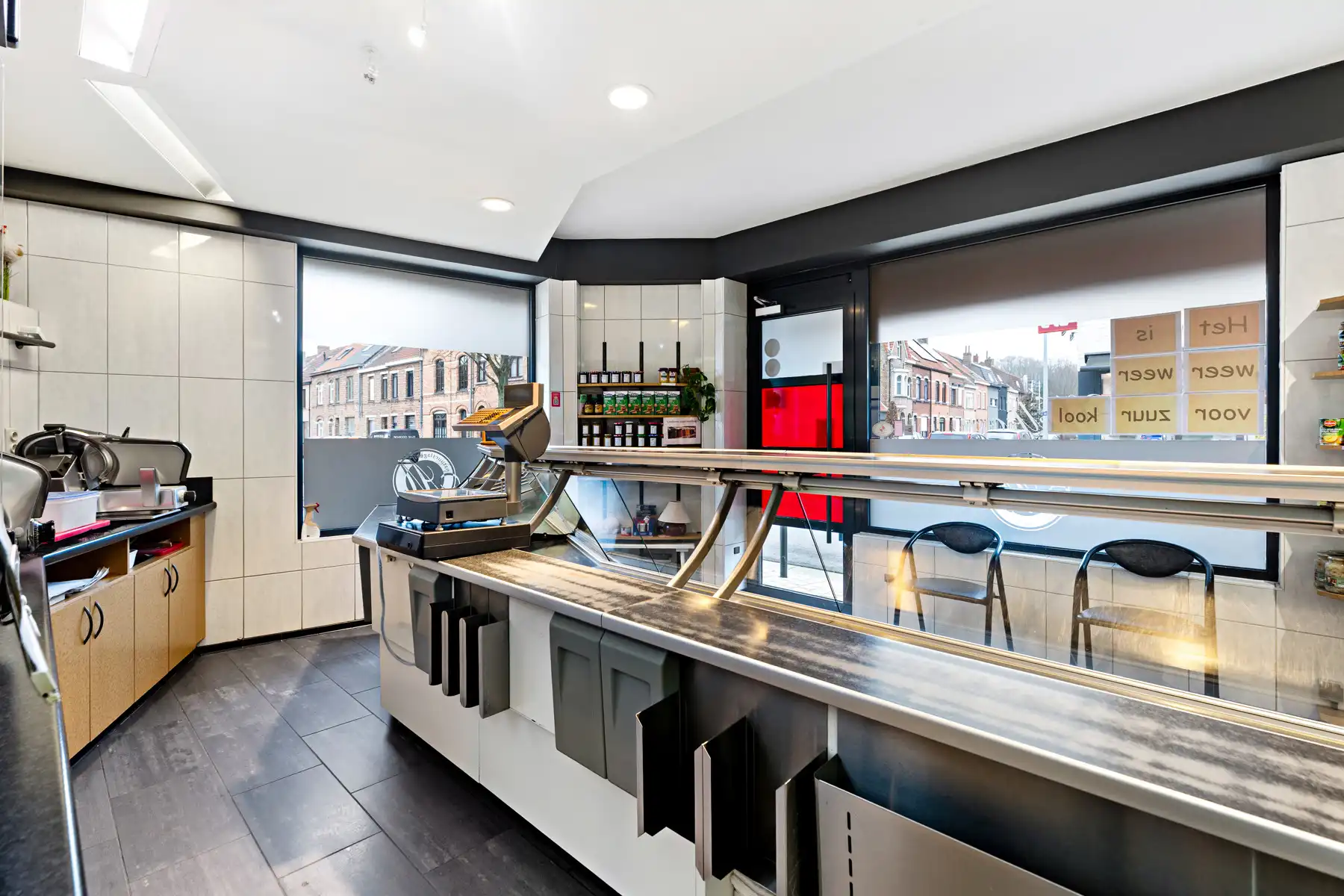 Handelshuis met woonst op sterke locatie in Sint-Kruis foto 5