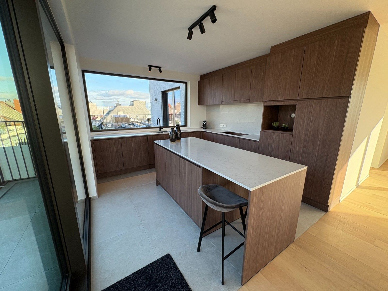 EXCLUSIEF EN LUXUEUS WONEN OP EEN BOOGSCHEUT VAN DE MARKT IN WAREGEM foto 9