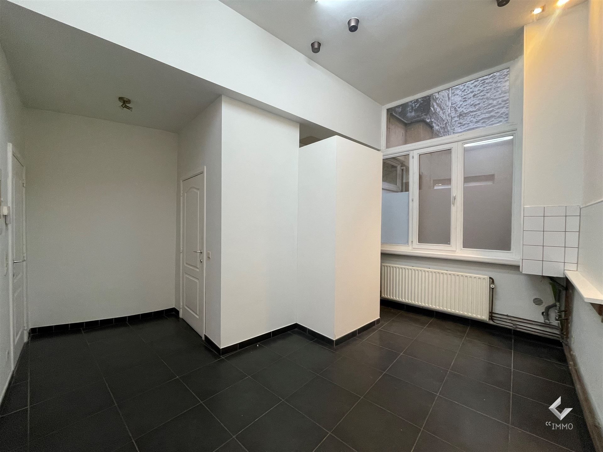 Handelsgelijkvloers ca. 70m² te Sint-Andries/Nationalestraat! foto 5