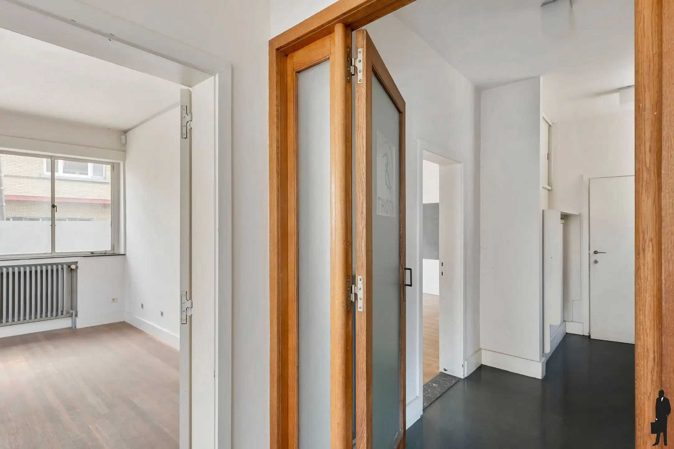 Modernistisch hoekpand met garage in de Tentoonstellingswijk foto 6