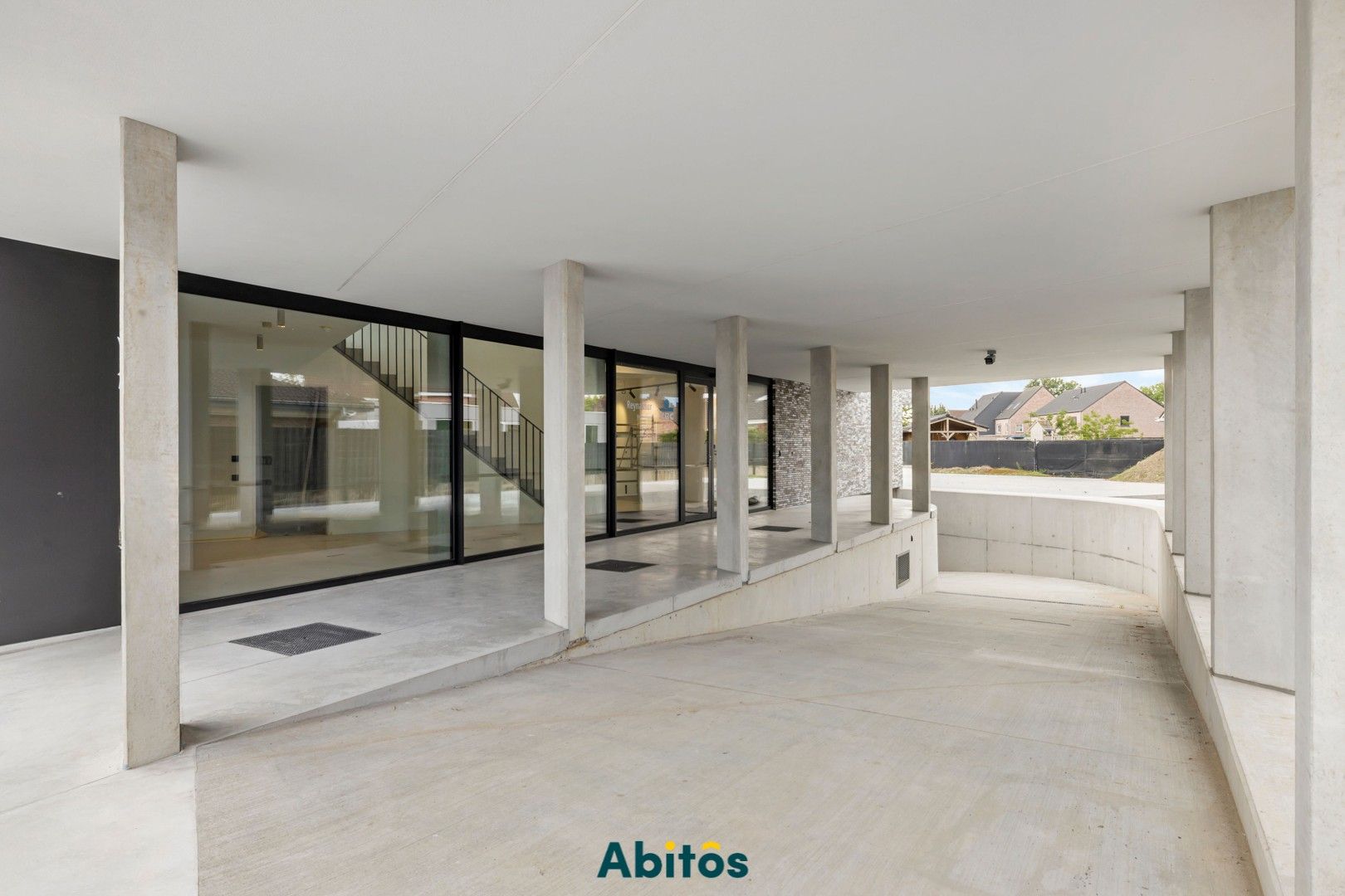 Commerciële ruimte met uitstekende visibiliteit en bereikbaarheid foto 8