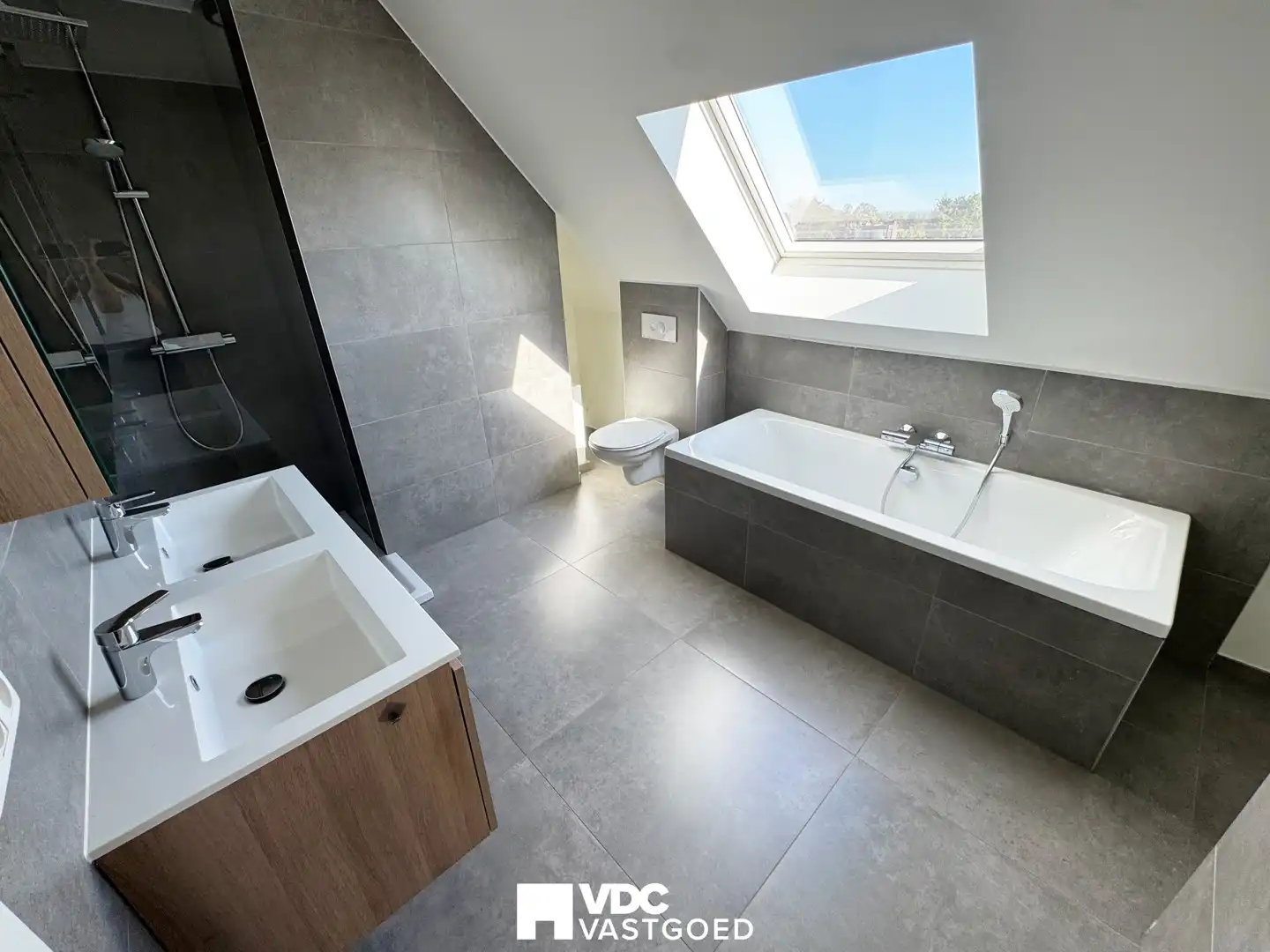 Ruim en modern duplex-appartement met 3 slaapkamers en twee parkeerplaatsen foto 19