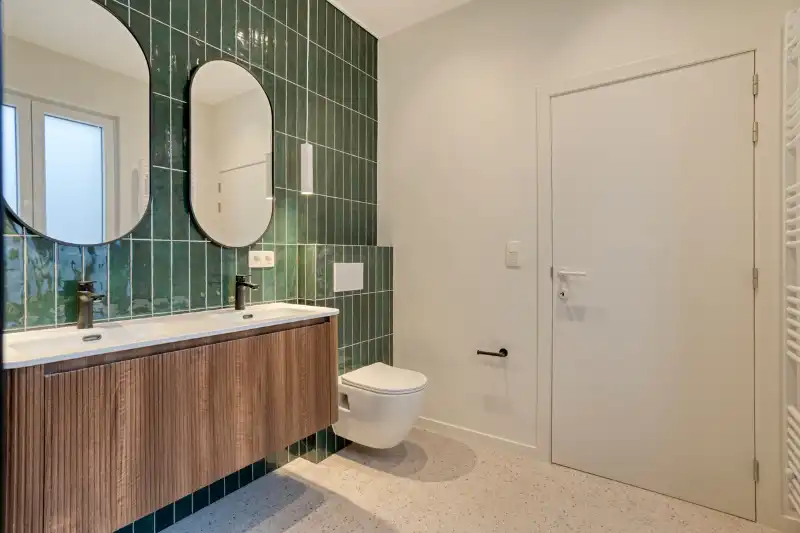 Verscholen achter een charmante groene gevel: prachtig gerenoveerde woning met 3 slaapkamers foto 8