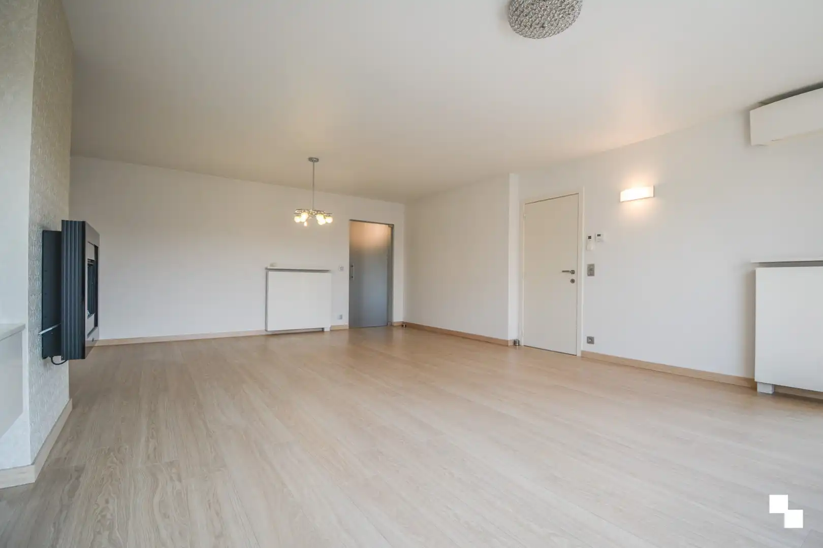 Zéér verzorgd, gerenoveerd 3-slaapkamer appartement te Roeselare foto 2