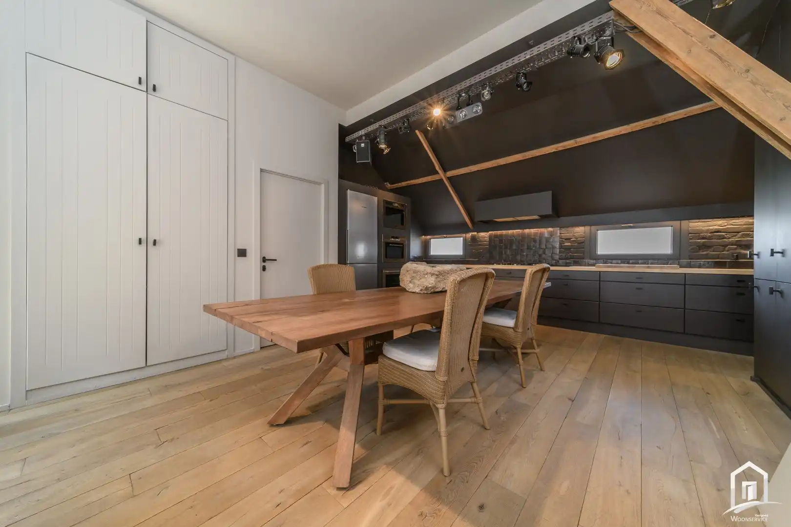 Unieke loftwoning met inpandige garage foto 8