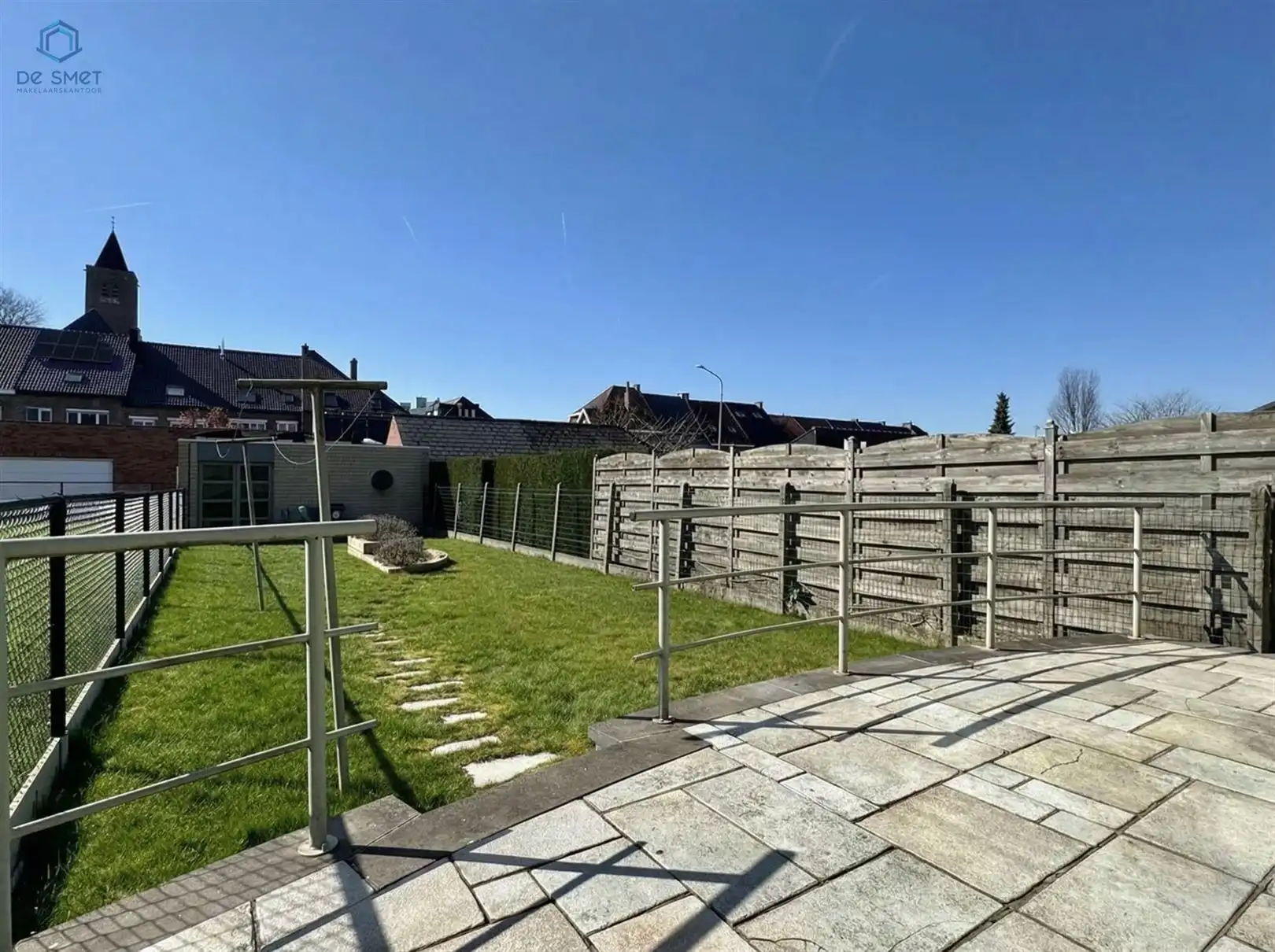 Verrassend ruime instapklare woning met 5 slaapkamers, garage en zonnepanelen! foto 3