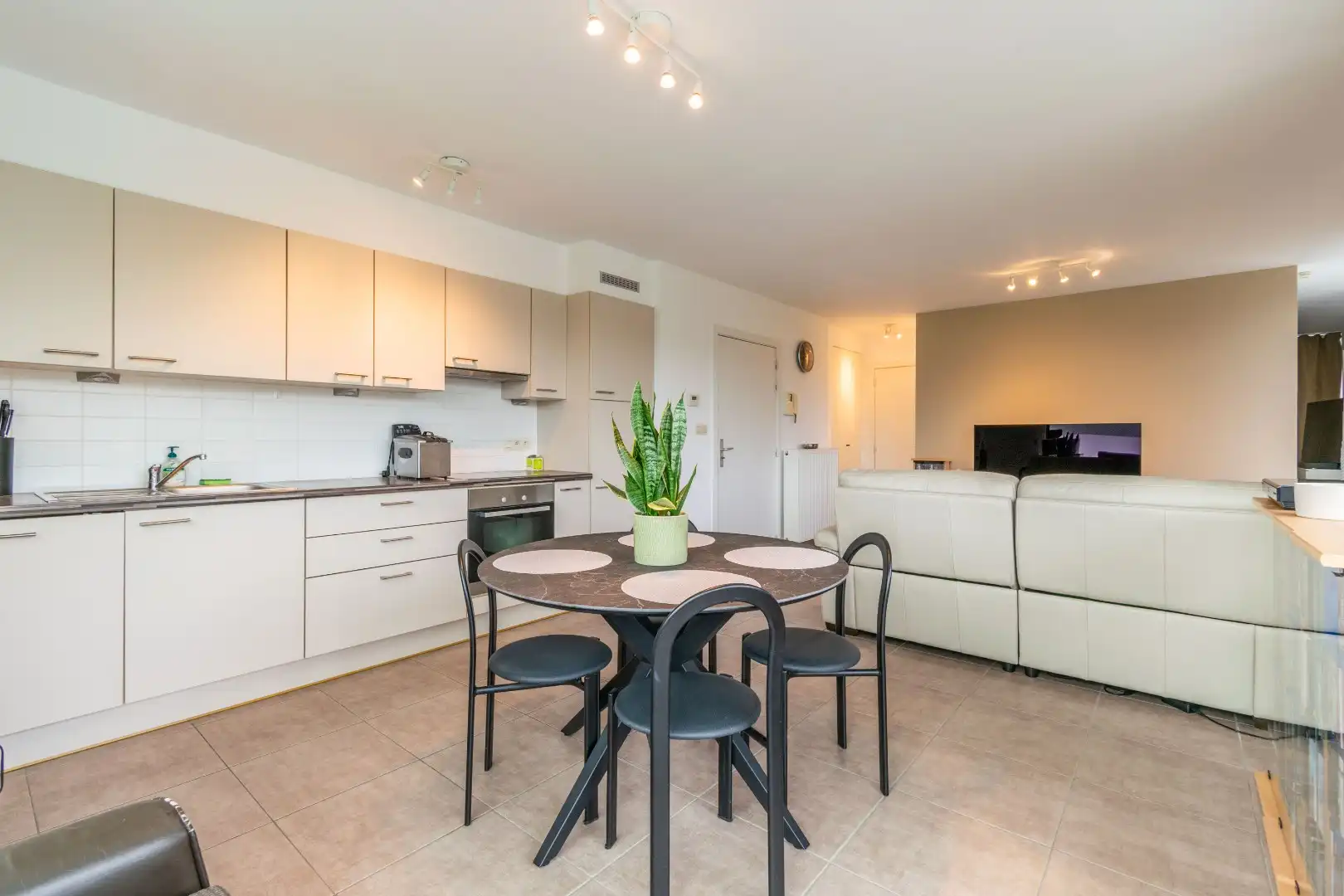 Een aangenaam, recent appartement te Halle! foto 9