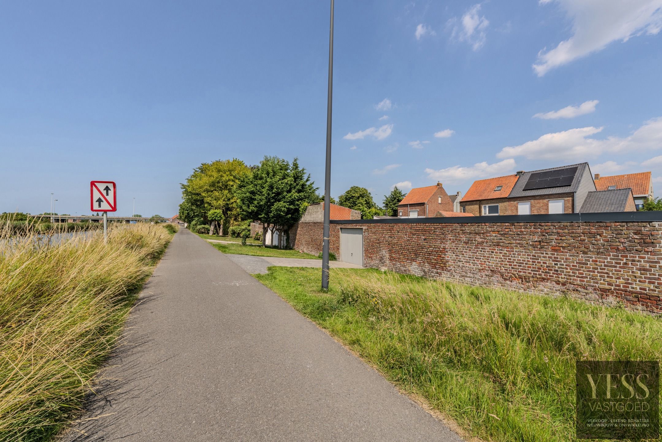 Te renoveren woning met potentieel aan de vaart! foto 18