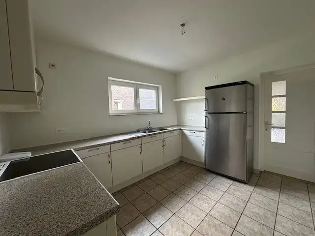 Een nette, comfortabele  gezinswoning met 3 slaapkamers, garage en tuin. foto 7