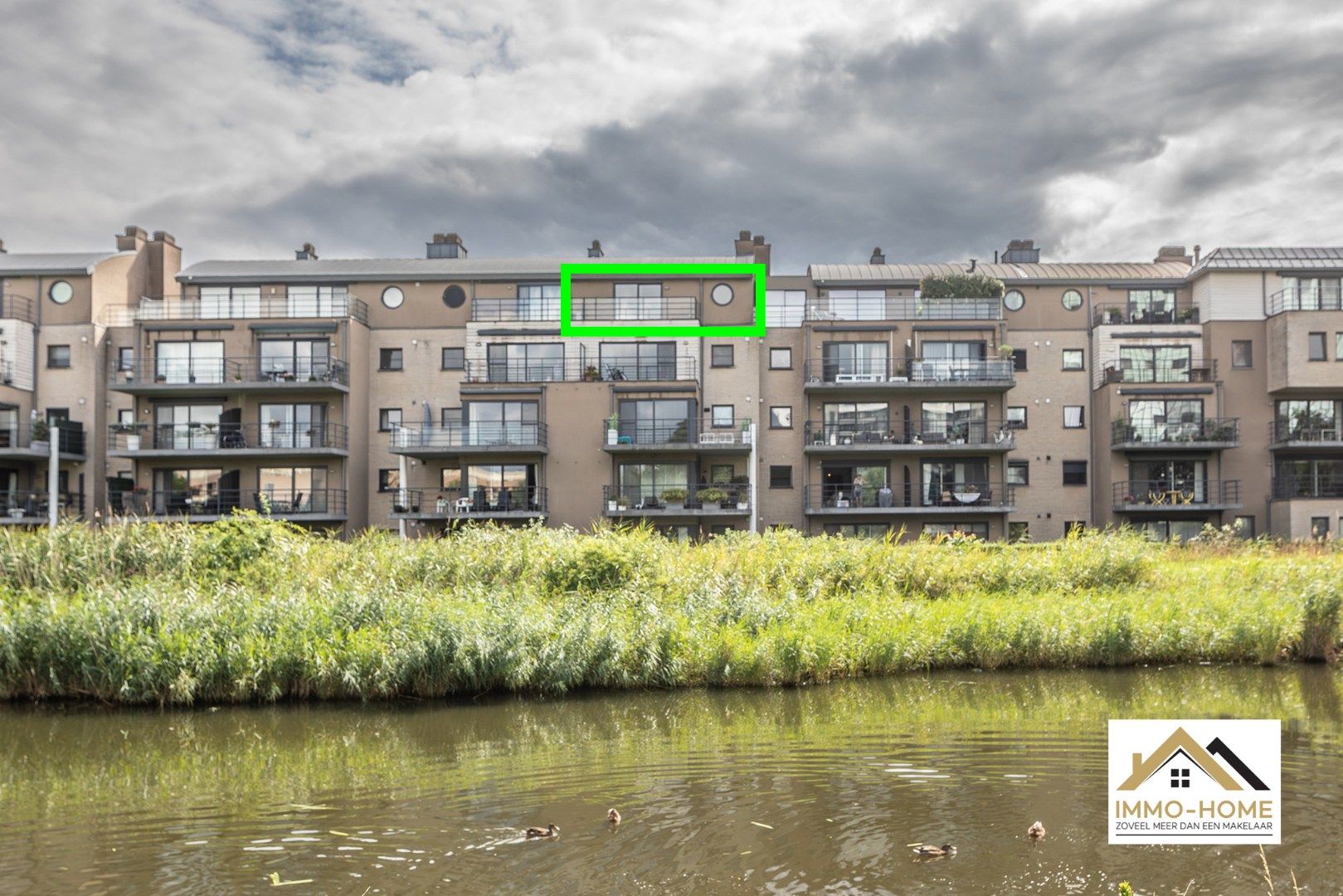 Lichtrijk instapklaar appartement op topligging Lokeren foto {{pictureIndex}}