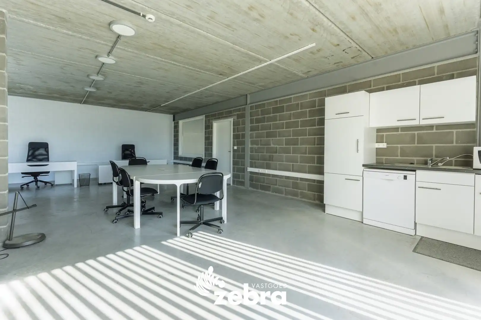 Recent bedrijfsgebouw op gunstige ligging te Roeselare! foto 19